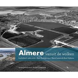 Foto van Almere vanuit de wolken