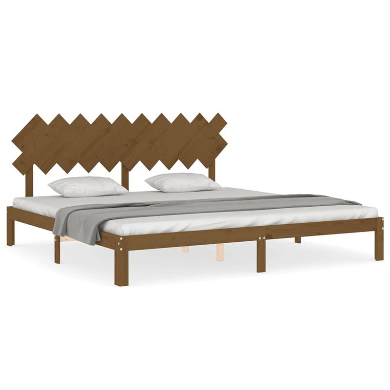 Foto van The living store bedframe massief grenenhouten - honingbruin - 203.5 x 203.5 x 80.5 cm - multiplex lattenbodem