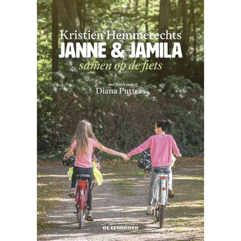 Foto van Janne & jamila samen op de fiets