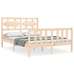 Foto van The living store bedframe massief grenenhout - 205.5 x 125.5 x 100 cm - functioneel hoofd- en voeteneinde