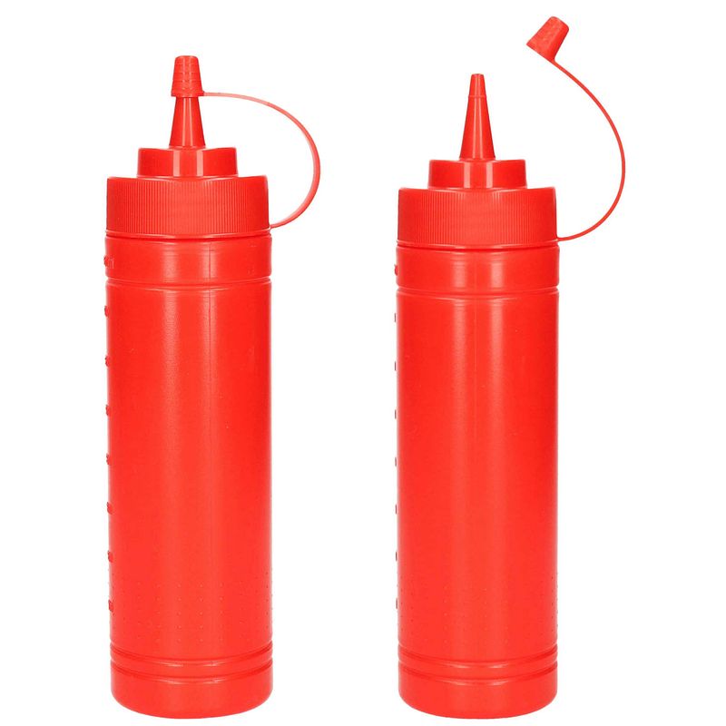 Foto van Plasticforte doseerfles/sausfles - 2x stuks - kunststof - rood - met schenktuit - 500 ml - 23 cm - maatbekers