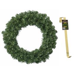 Foto van Groene kerstkrans / dennenkrans 60 cm met 200 takken kerstversiering en met gouden hanger - kerstkransen