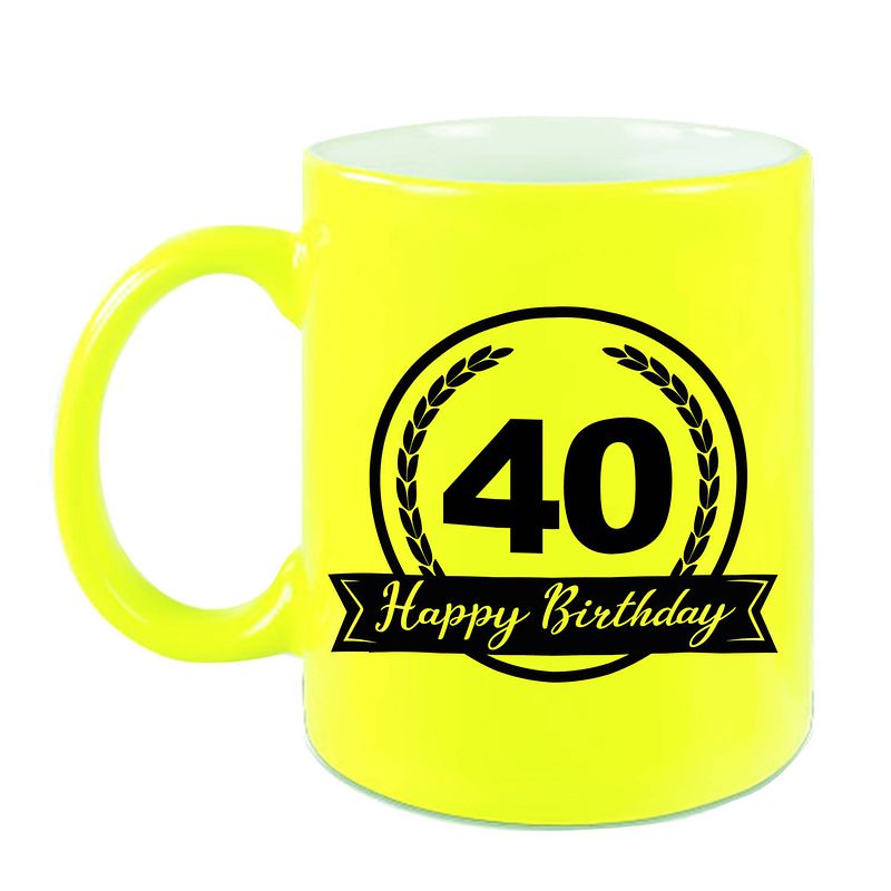 Foto van Happy birthday 40 years cadeau mok / beker neon geel met wimpel 330 ml - feest mokken