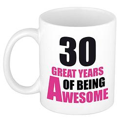 Foto van 30 great years of being awesome cadeau mok / beker wit en roze - feest mokken