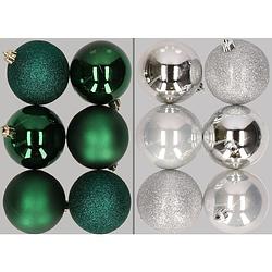 Foto van 12x stuks kunststof kerstballen mix van donkergroen en zilver 8 cm - kerstbal