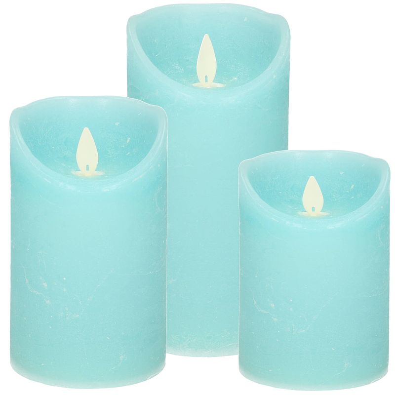 Foto van 1x set aqua blauwe led kaarsen / stompkaarsen met bewegende vlam - led kaarsen