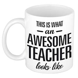 Foto van Awesome teacher cadeau mok / beker voor juf / meester 300 ml - feest mokken