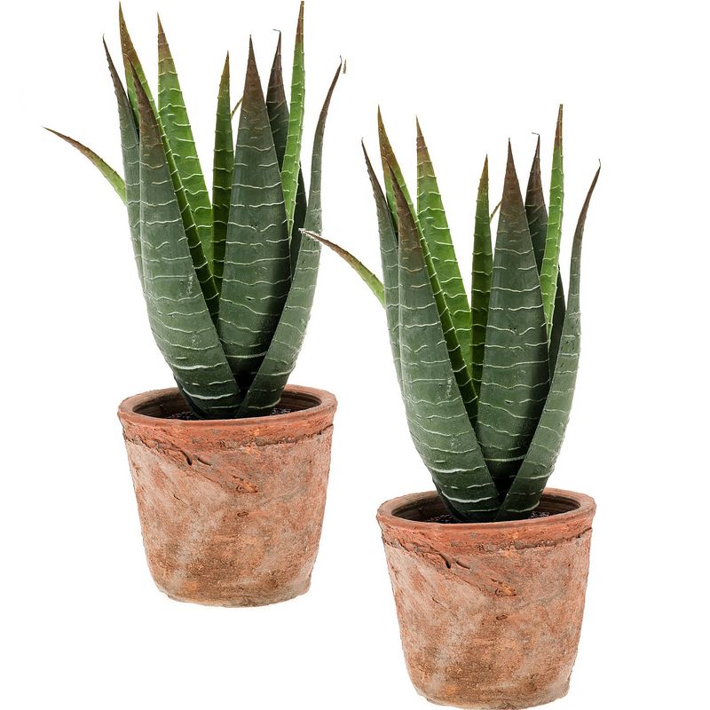 Foto van Set van 2x stuks aloe vera kunstplanten in terracotta pot 23 cm - kunstplanten