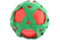 Foto van Rode crossbal met groene rubberband