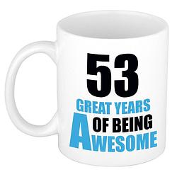 Foto van 53 great years of being awesome cadeau mok / beker wit en blauw - feest mokken