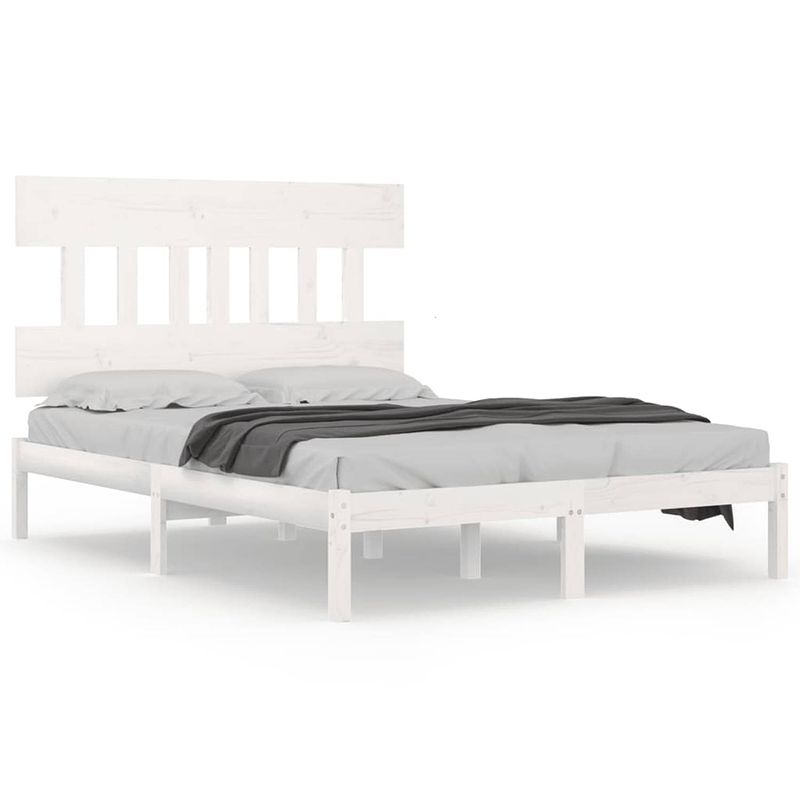 Foto van The living store bed the living store houten bedframe - 205.5 x 205.5 x 31 cm - massief grenenhout