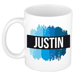 Foto van Naam cadeau mok / beker justin met blauwe verfstrepen 300 ml - naam mokken