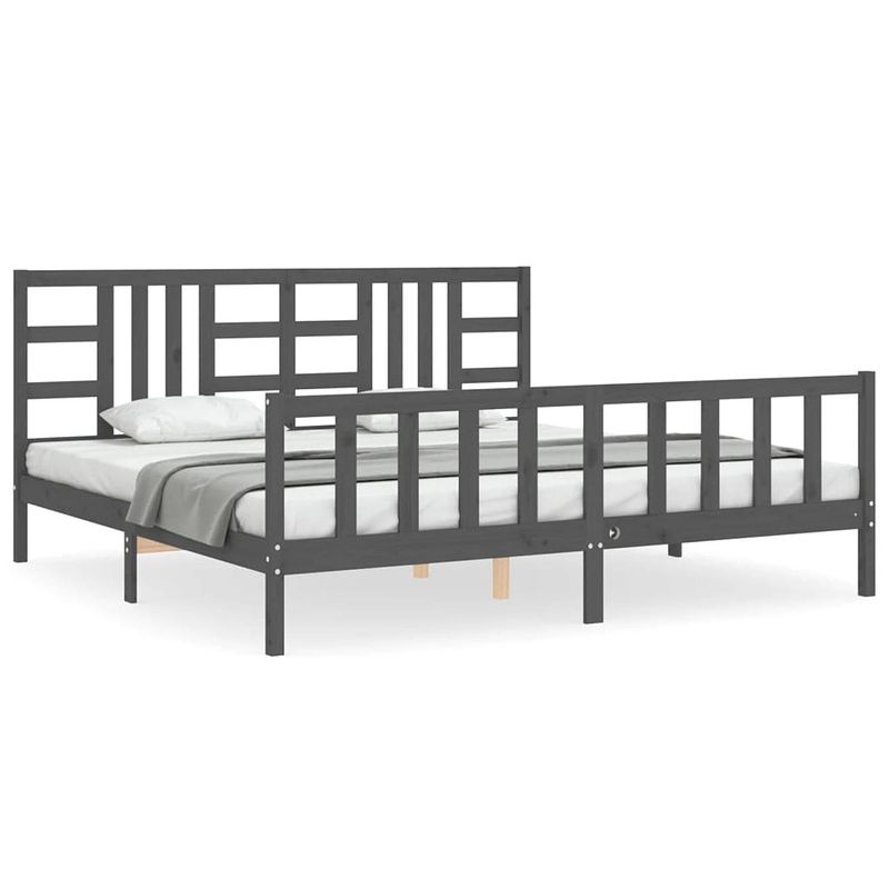 Foto van The living store massief grenenhouten bedframe - grijs - 205.5 x 205.5 x 100 cm - multiplex lattenbodem - functioneel