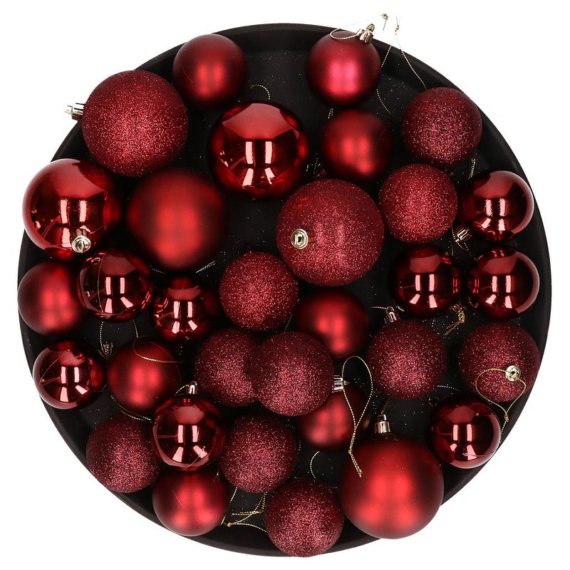 Foto van Kerstversiering set kerstballen donkerrood 6 - 8 - 10 cm - pakket van 40x stuks - kerstbal