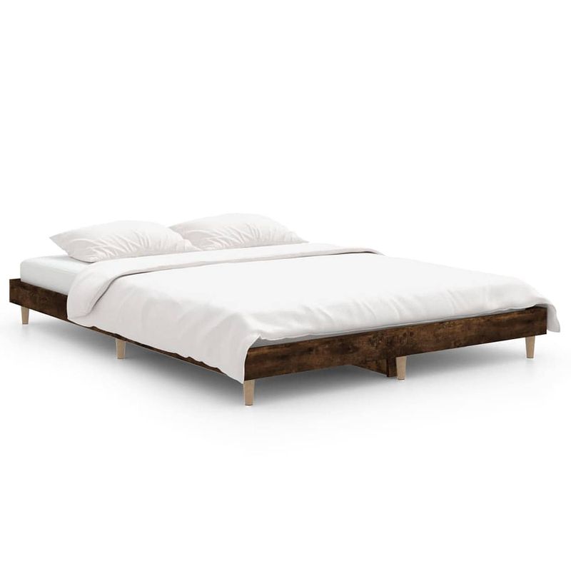 Foto van The living store bedframe - gerookt eiken - multiplex lattenbodem - 193 x 143 x 20 cm - duurzaam hout - poten voor