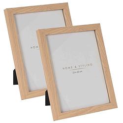 Foto van 2x stuks houten fotolijsten geschikt voor een foto van 15 x 20 cm - fotolijsten