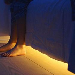 Foto van Proventa led bedverlichting met bewegingssensor - warm licht bedlamp - 2 strips