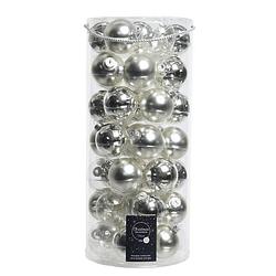 Foto van Tube met 49 zilveren kerstballen van glas 6 cm - kerstbal