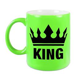 Foto van Cadeau king mok/ beker fluor neon groen met zwarte bedrukking 300 ml - feest mokken