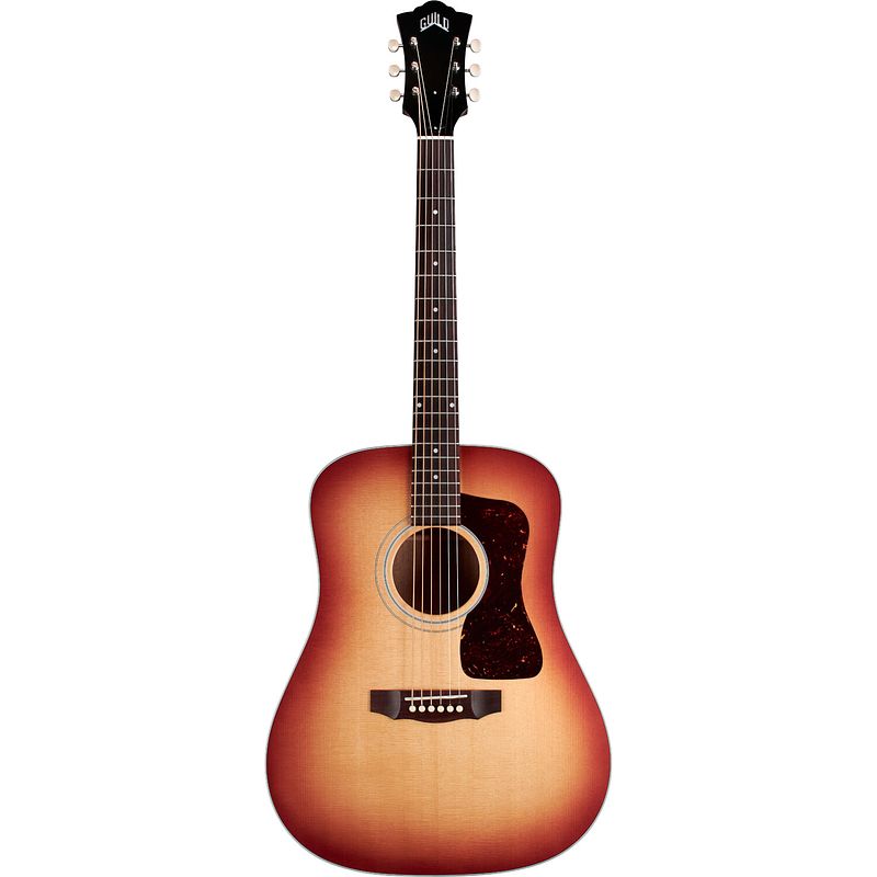 Foto van Guild d-40 standard pacific sunset burst westerngitaar met koffer