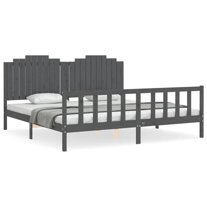 Foto van The living store bedframe - massief grenenhout - grijs - 205.5 x 205.5 x 110 cm - multiplex lattenbodem