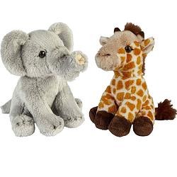 Foto van Safari dieren serie pluche knuffels 2x stuks - olifant en giraffe van 15 cm - knuffeldier