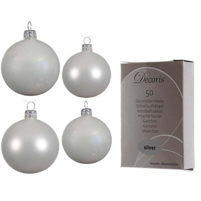 Foto van Glazen kerstballen pakket winter wit glans/mat 38x stuks 4 en 6 cm inclusief haakjes - kerstbal