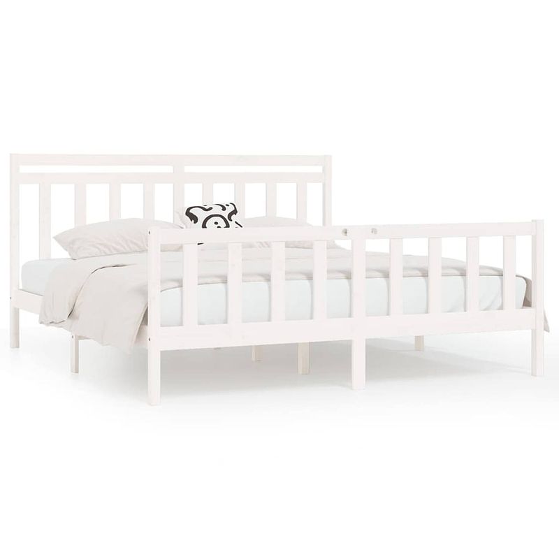 Foto van The living store houten bedframe - klassiek design - 205.5 x 206 x 100 cm - massief grenenhout