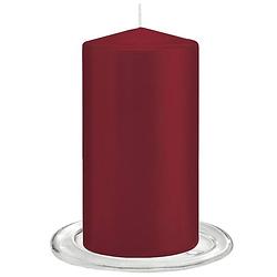 Foto van Trend candles - stompkaarsen met glazen onderzetters set van 2x stuks - bordeaux rood 8 x 15 cm - stompkaarsen