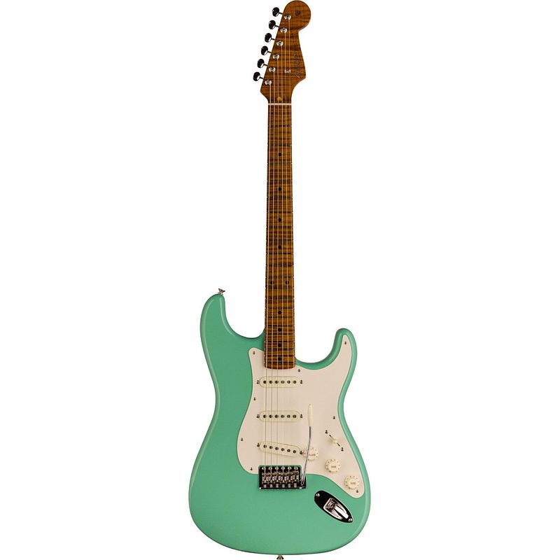 Foto van Fender custom shop ltd roasted 's50s strat dlx closet classic faded aged seafoam green met deluxe koffer en coa