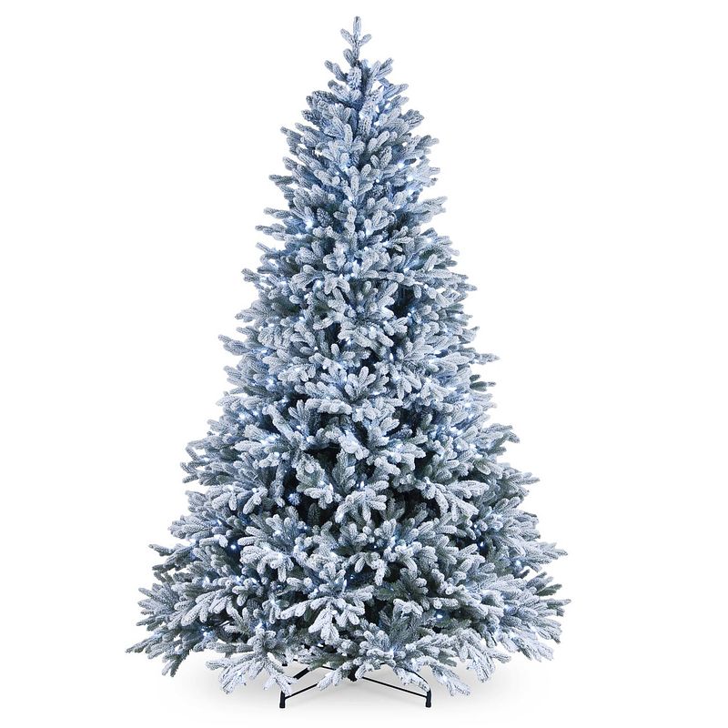 Foto van Snowy hamilton kunstkerstboom - 213 cm - groen - ø 140 cm - 3.929 tips - 600 ledlampjes - besneeuwd - metalen voet