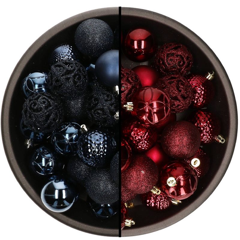 Foto van 74x stuks kunststof kerstballen mix van donkerblauw en donkerrood 6 cm - kerstbal