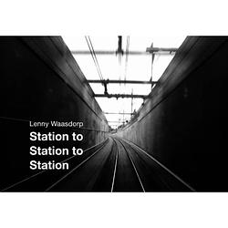 Foto van Station to station to station
