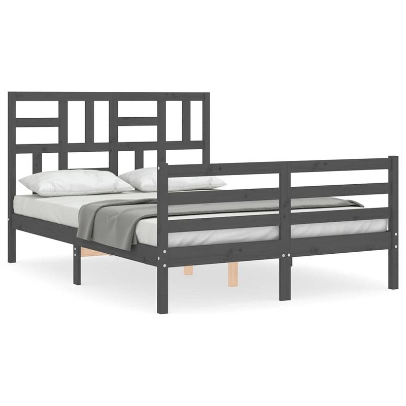 Foto van The living store massief grenenhouten bedframe - 205.5 x 125.5 x 104 cm - grijs