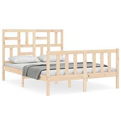 Foto van The living store houten bedframe - massief grenenhout - 195.5 x 125.5 x 104 cm - functioneel hoofd- en voeteneinde