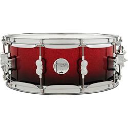 Foto van Pdp drums pdcm5514ssrb concept maple finish red to black fade lacquer 14 x 5.5 inch snaredrum