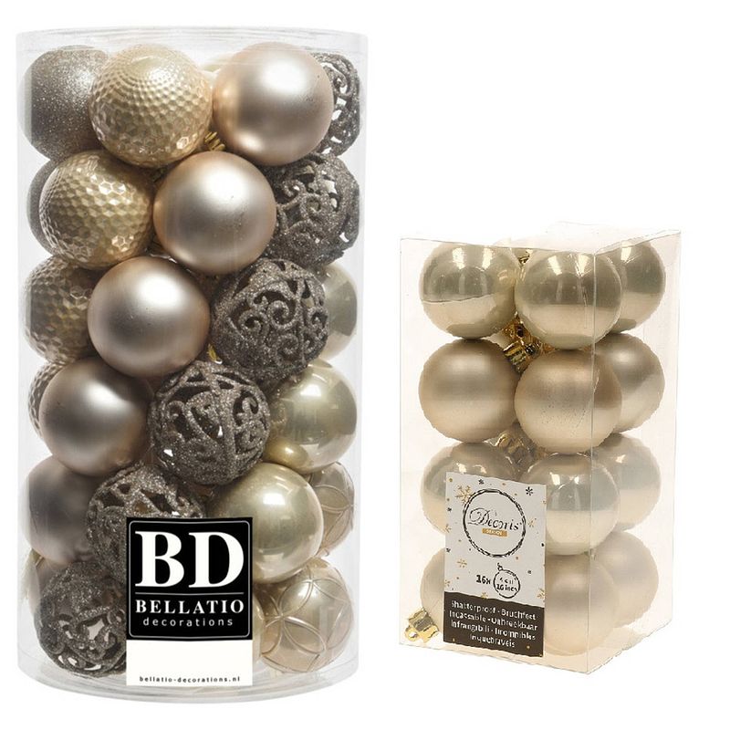 Foto van Kerstversiering kunststof kerstballen parel/champagne 4-6 cm pakket van 53x stuks - kerstbal