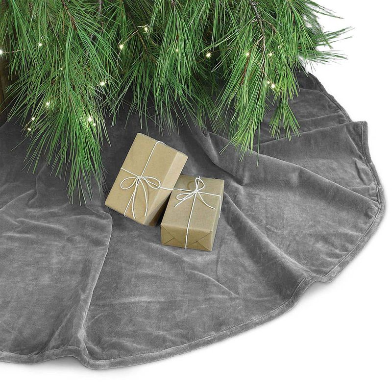 Foto van Kerstboomrok velvet donkergrijs d120 cm - kerstboomkleed - kerstboomrokken