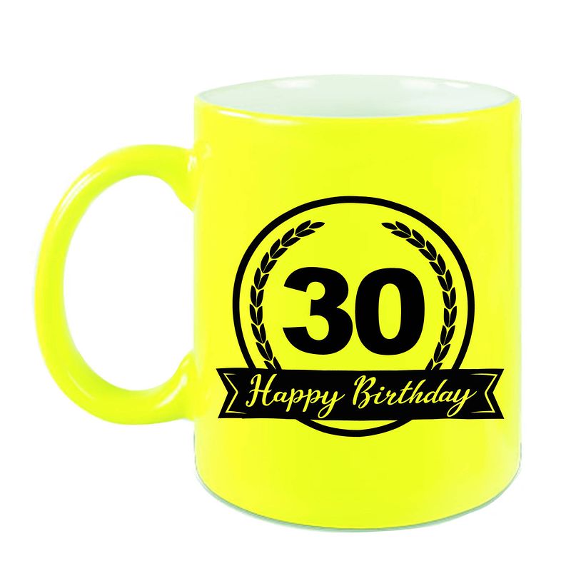 Foto van Happy birthday 30 years cadeau mok / beker neon geel met wimpel 330 ml - feest mokken