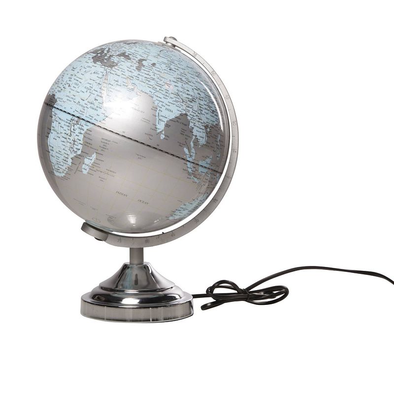 Foto van Decoratie wereldbol/globe zilver met verlichting op metalen voet 25 x 38 cm - wereldbollen