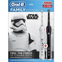 Foto van Oral-b elektrische tandenborstel pro family pack - 1x oral b pro 2 2000 black + 1x oral b junior star wars