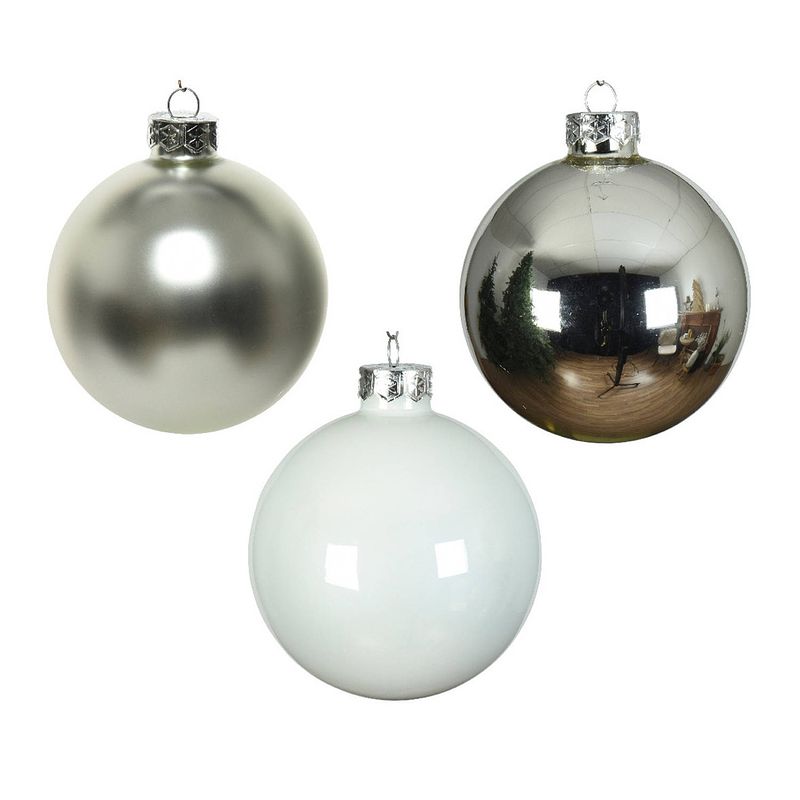 Foto van 49x stuks glazen kerstballen wit en zilver 6 cm glans en mat - kerstbal