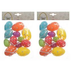 Foto van 24x stuks gekleurde plastic/kunststof gestipte eieren/paaseieren 6 cm - feestdecoratievoorwerp