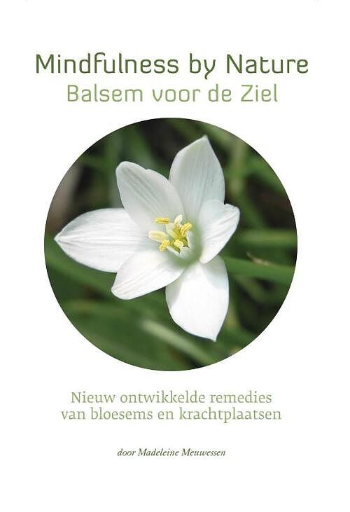 Foto van Star remedies - mindfulness by nature - balsem voor de ziel - madeleine meuwessen, micha meuwessen - hardcover (9789081314701)