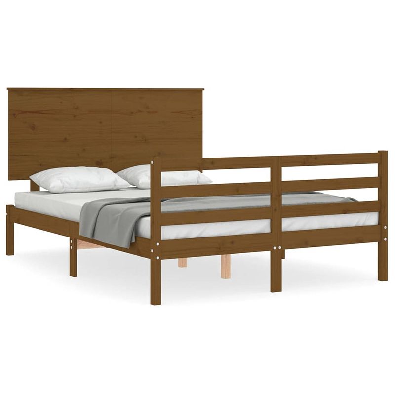 Foto van The living store bedframe - grenenhout - honingbruin - 205.5 x 145.5 x 82.5 cm - geschikt voor 140 x 200 cm matras -