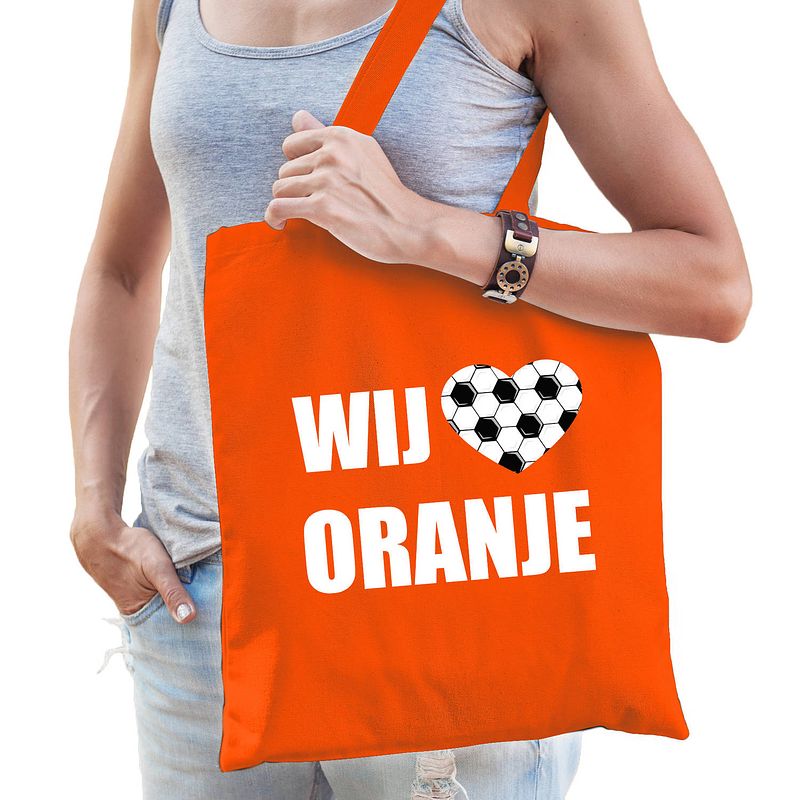 Foto van Wij houden van oranje supporter cadeau tas oranje voor dames en heren - feest boodschappentassen