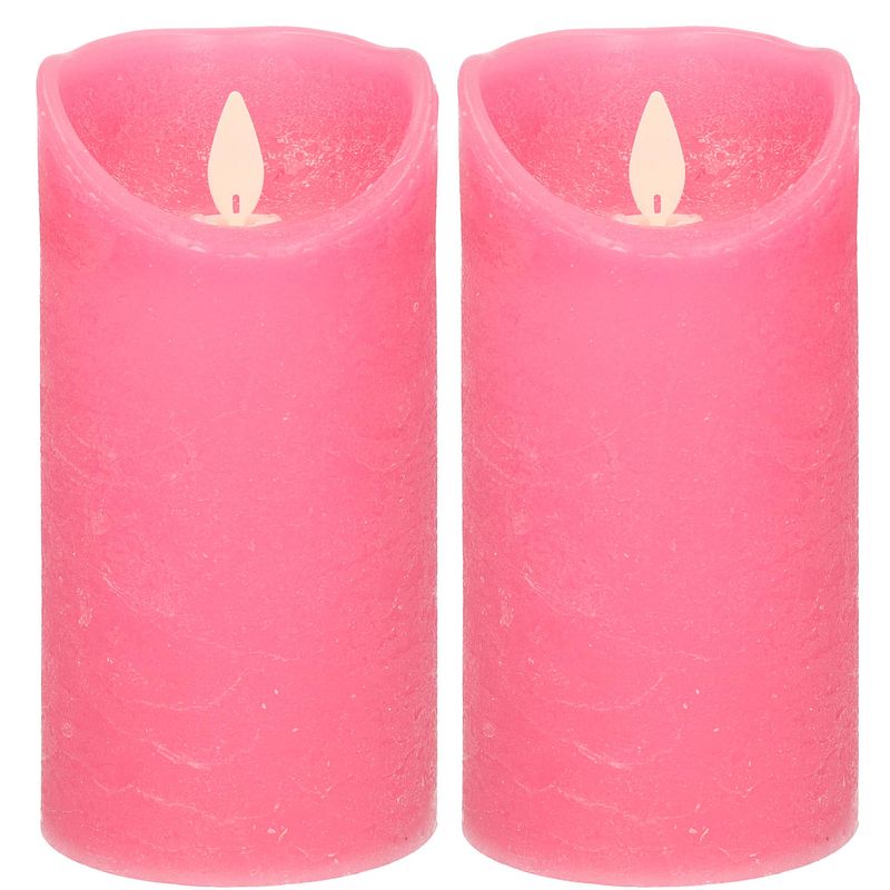 Foto van 1x fuchsia roze led kaarsen / stompkaarsen met bewegende vlam 15 cm - led kaarsen