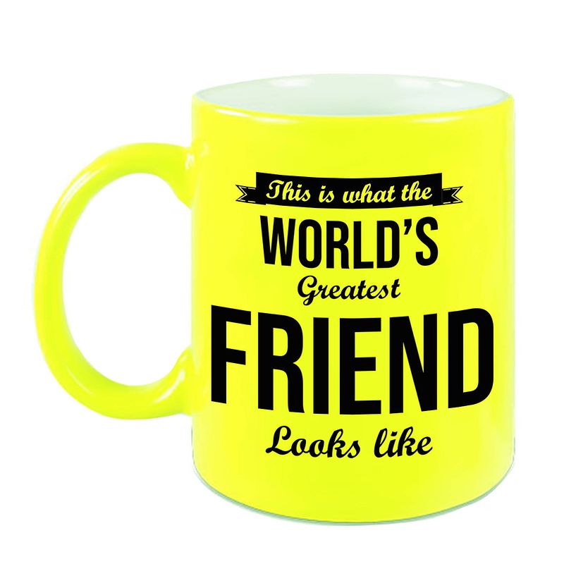 Foto van Worlds greatest friend cadeau koffiemok / theebeker neon geel 330 ml - feest mokken