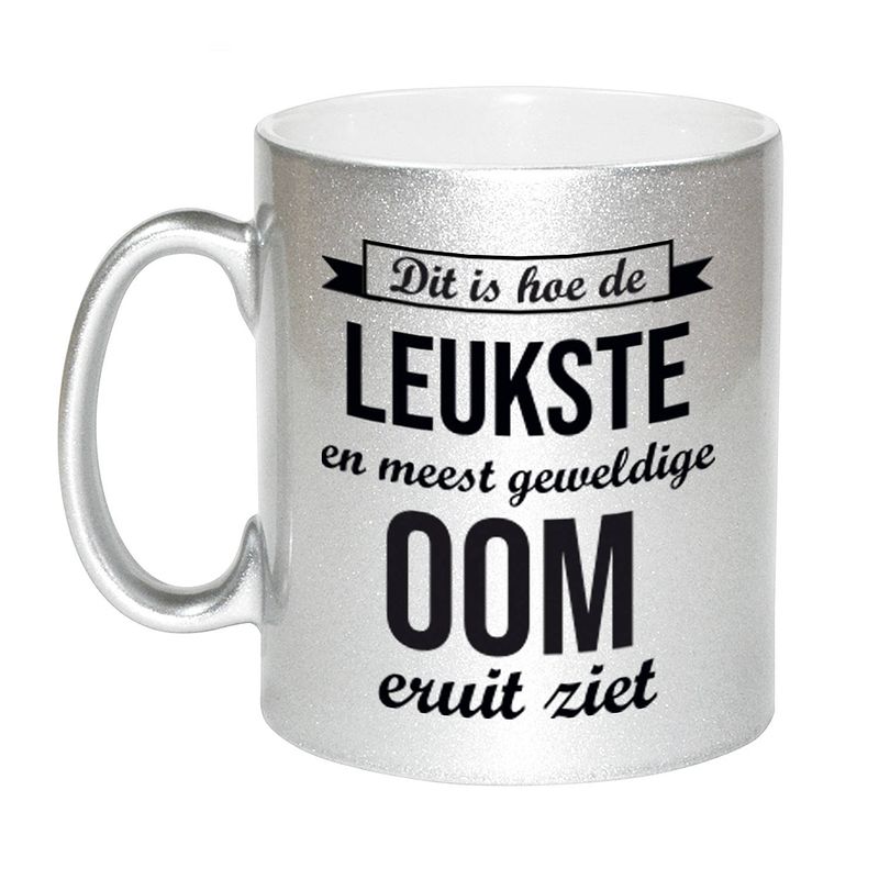 Foto van Zilveren leukste en meest geweldige oom cadeau koffiemok / theebeker 330 ml - feest mokken