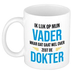 Foto van Ik lijk op mijn vader cadeau mok / beker wit 300 ml - cadeau mokken - feest mokken